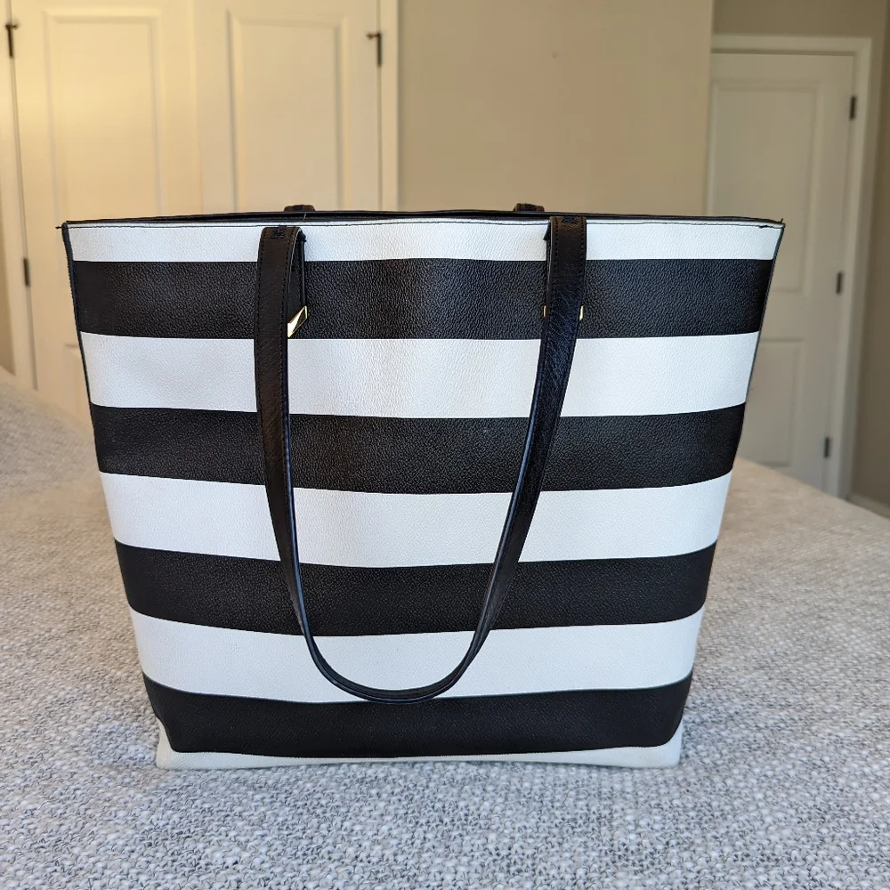 Stella & Dot Fillmore Tote in Black Stripe - Picture 2 of 6